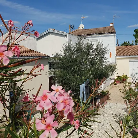 A La Faute-sur-mer, Proche Plages Et Commerces, Ideal Pour 2 Pers. - Fr-1-476-210 Сasa de vacaciones